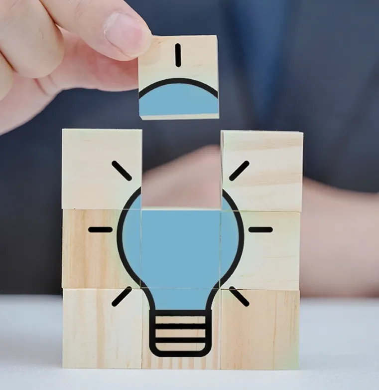 Lightbulb puzzle symbolizing Trinergy’s creative process and development of innovative solutions.